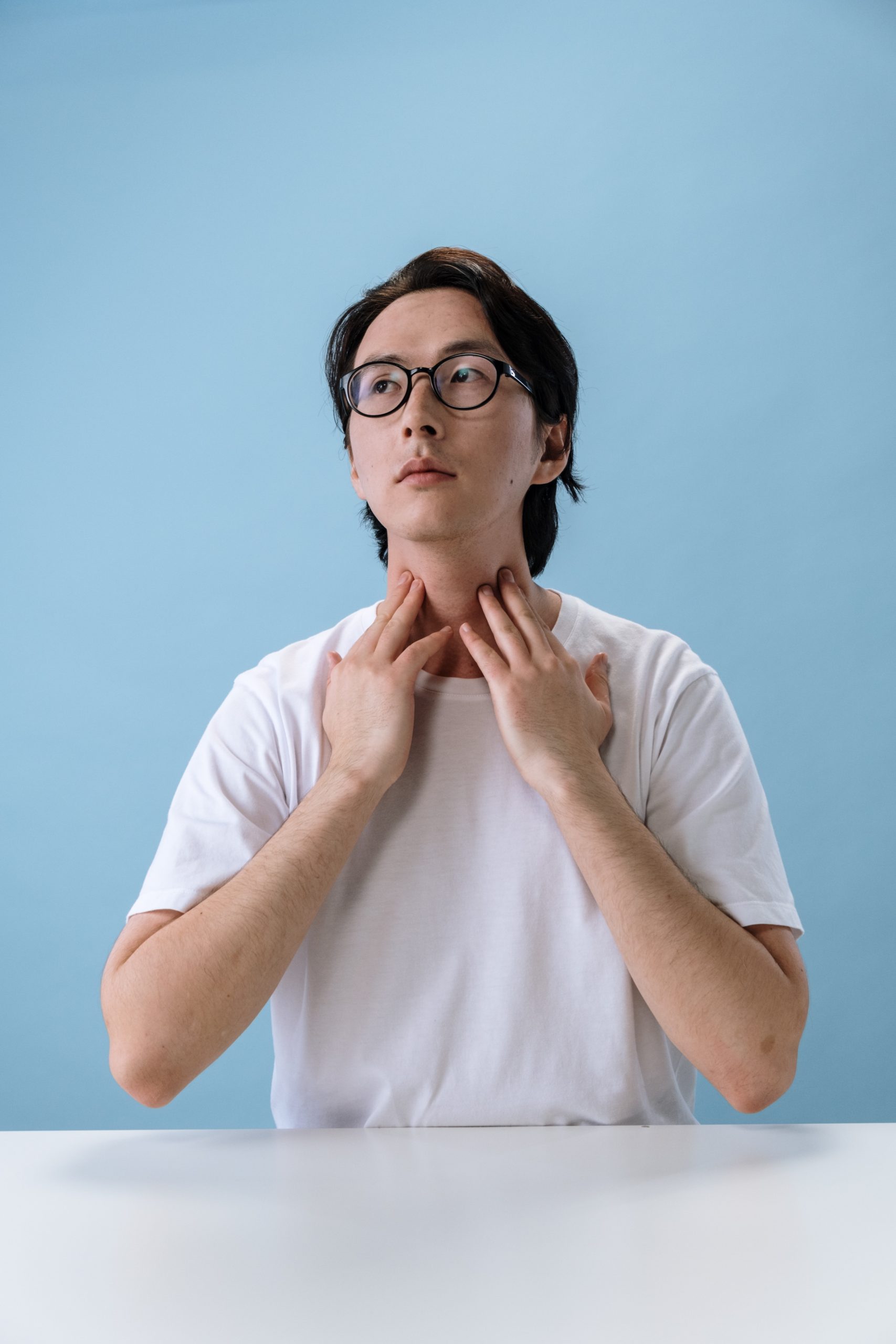 Person experiencing swallowing difficulty